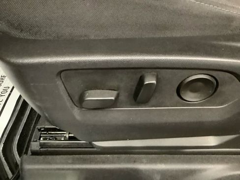 Used 2025 Chevrolet Silverado 1500 LT AWD/4WD image 10