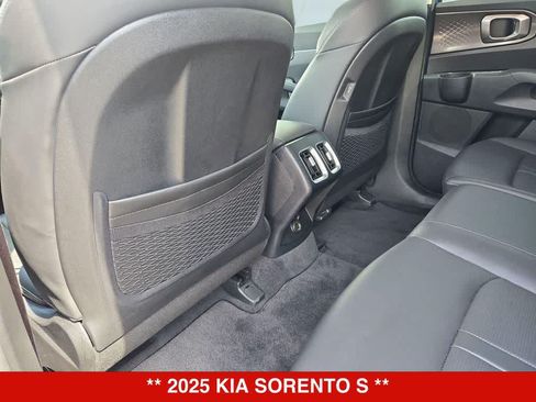 Used 2025 Kia Sorento S FWD image 17
