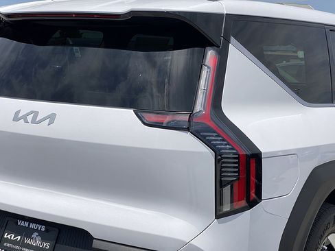 New 2026 Kia EV9 Light RWD image 4