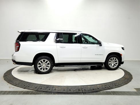 Used 2023 Chevrolet Suburban Premier image 8