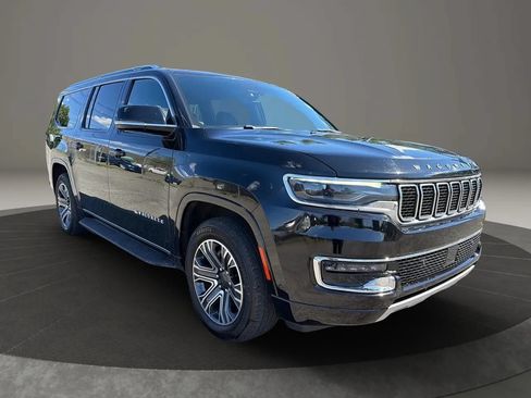 Used 2023 Jeep Wagoneer L Series II AWD/4WD image 3