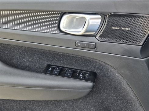 Used 2021 Volvo XC40 P8 Recharge w/ Advanced Package image 27