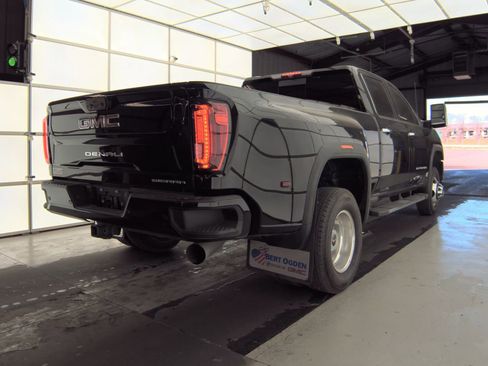 Used 2022 GMC Sierra 3500 Denali image 6