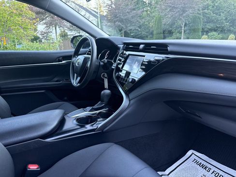 Used 2019 Toyota Camry LE FWD image 21