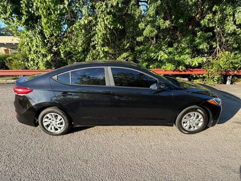 Used 2017 Hyundai Elantra SE FWD image 6