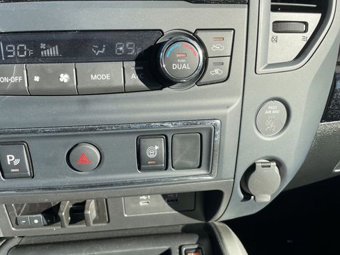 Used 2024 Nissan Titan SV w/ SV Convenience Package image 19