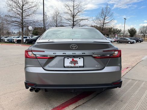 Used 2025 Toyota Camry SE image 7