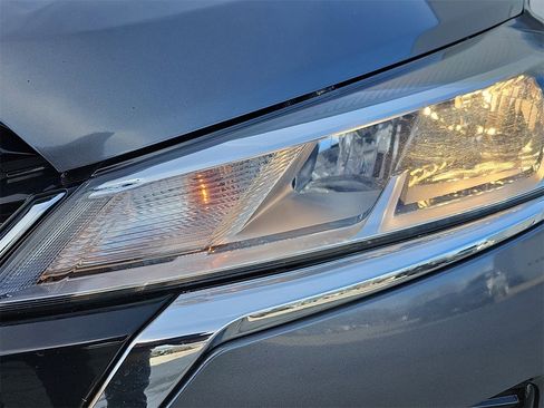 Used 2021 Nissan Kicks SV image 31