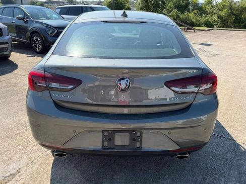 Used 2018 Buick Regal Essence w/ Driver Confidence Package #1 FWD image 4