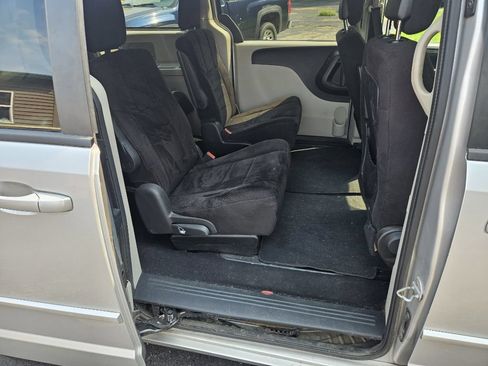 Used 2011 Dodge Grand Caravan Mainstreet w/ PWR Convenience Group FWD image 14