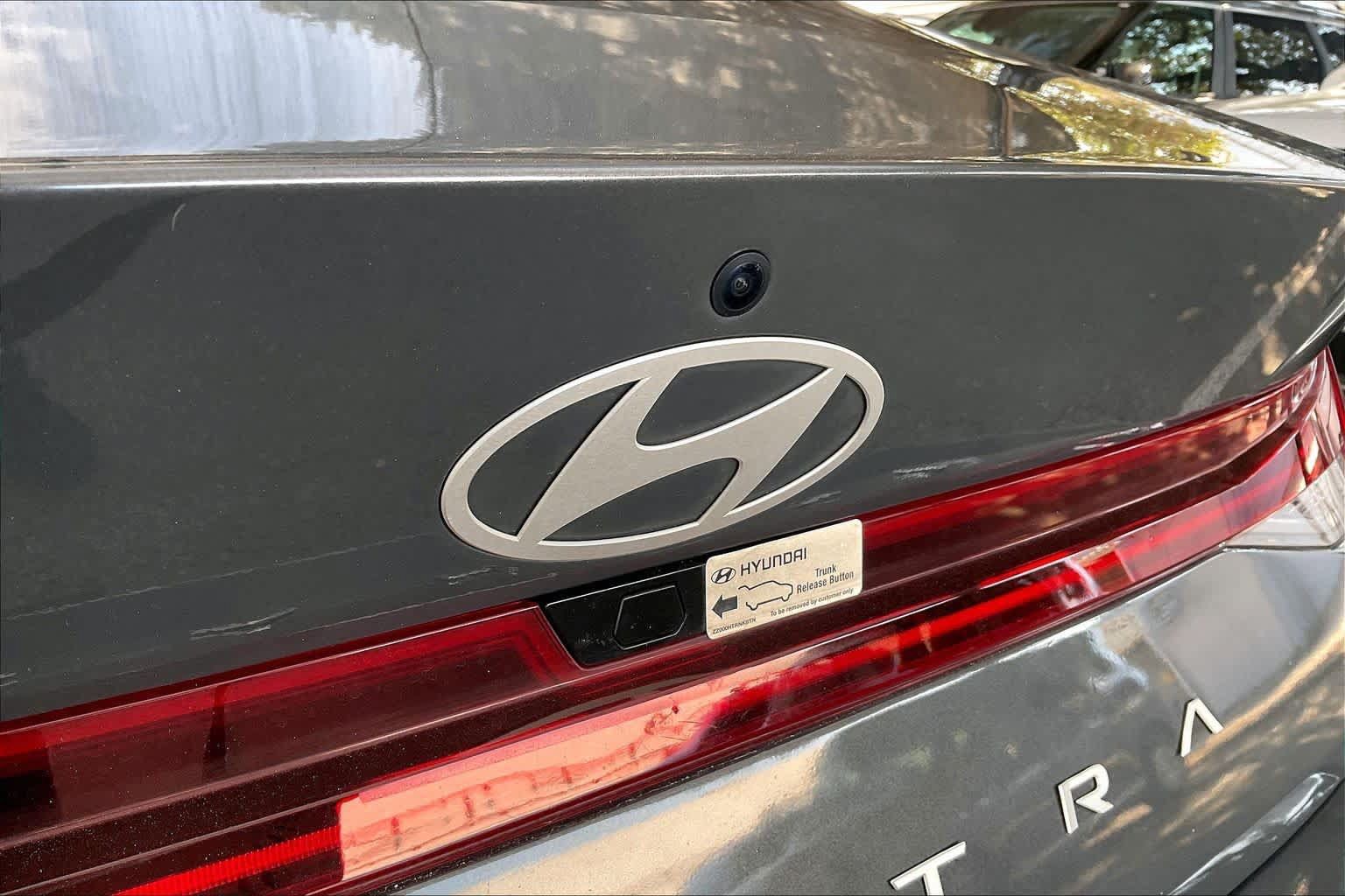 Certified 2025 Hyundai Elantra SEL FWD image 31