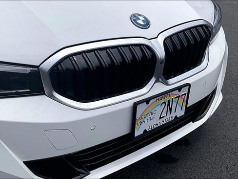 Used 2024 BMW 330e w/ Convenience Package RWD image 30