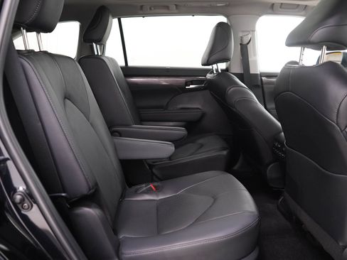 Used 2024 Toyota Highlander Platinum AWD/4WD image 12