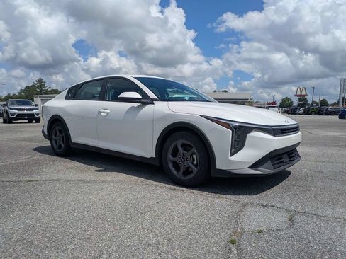 Used 2025 Kia K4 FWD image 2