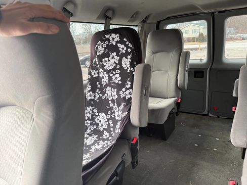 Used 2010 Ford E-150 and Econoline 150 Wagon image 21