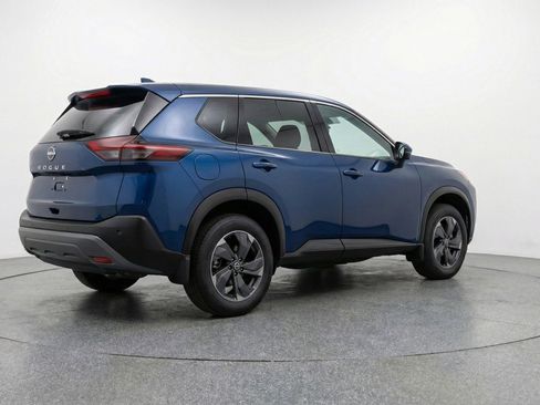 Used 2025 Nissan Rogue SV image 9