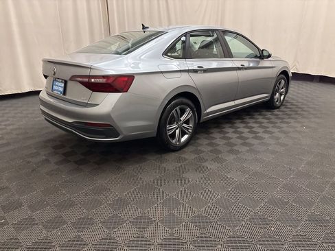 Used 2024 Volkswagen Jetta SE image 5