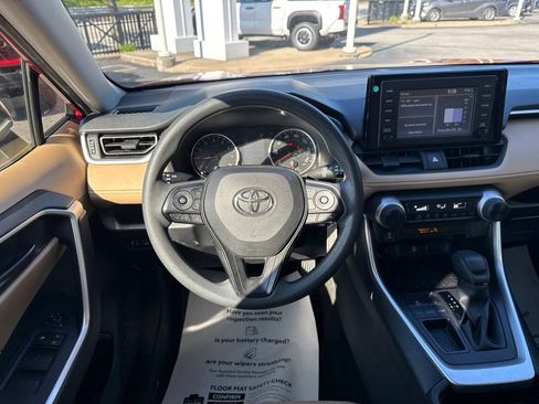Used 2019 Toyota RAV4 LE w/ All Weather Liner Package FWD image 26