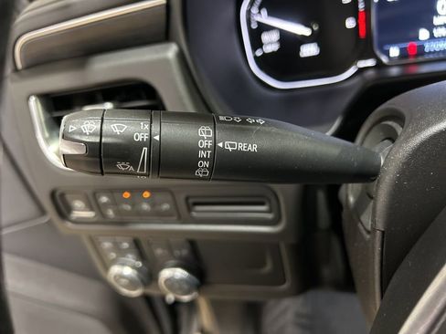 Used 2021 GMC Yukon XL SLT image 24