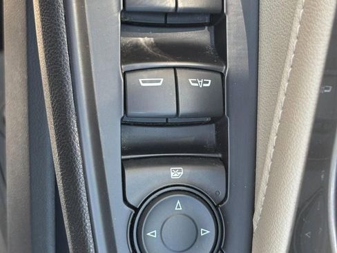 Used 2022 Chevrolet Traverse LT image 24