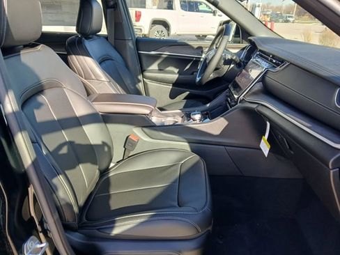 New 2025 Jeep Grand Cherokee Limited w/ Luxury Tech Group II AWD/4WD image 18