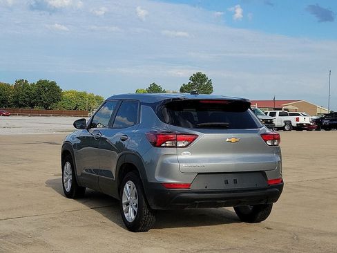 Used 2025 Chevrolet TrailBlazer LS w/ LS Convenience Package FWD image 4
