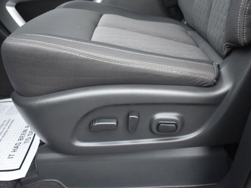 Used 2021 Nissan Titan SV w/ SV Convenience Package image 14