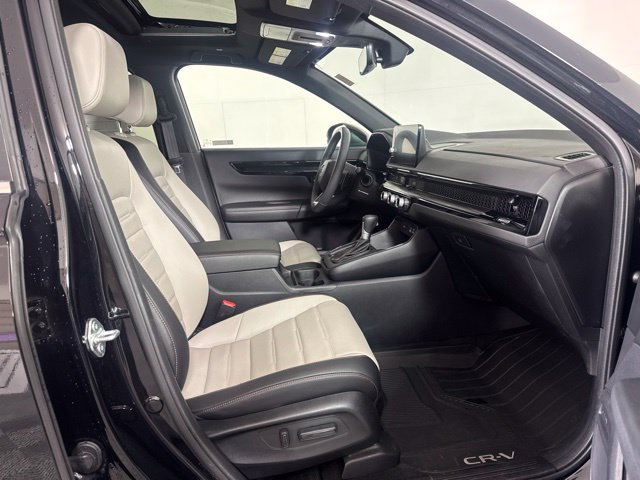 Used 2025 Honda CR-V Sport Touring image 4