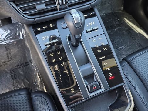 New 2025 Porsche Macan Turbo image 27