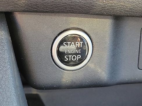 Used 2021 Nissan Rogue SV image 7