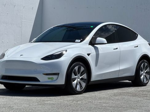 Used 2023 Tesla Model Y Long Range AWD/4WD image 7