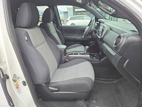 Used 2020 Toyota Tacoma TRD Off-Road image 17