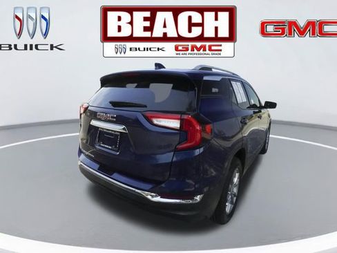Used 2022 GMC Terrain SLT w/ Infotainment Package II image 3