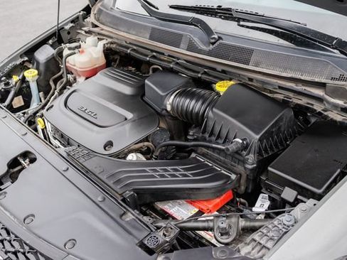 Used 2023 Chrysler Pacifica Touring-L FWD image 13