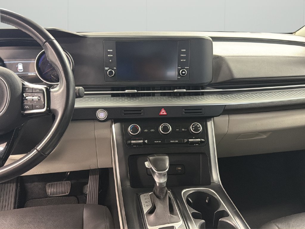 Used 2023 Kia Carnival LX FWD image 24