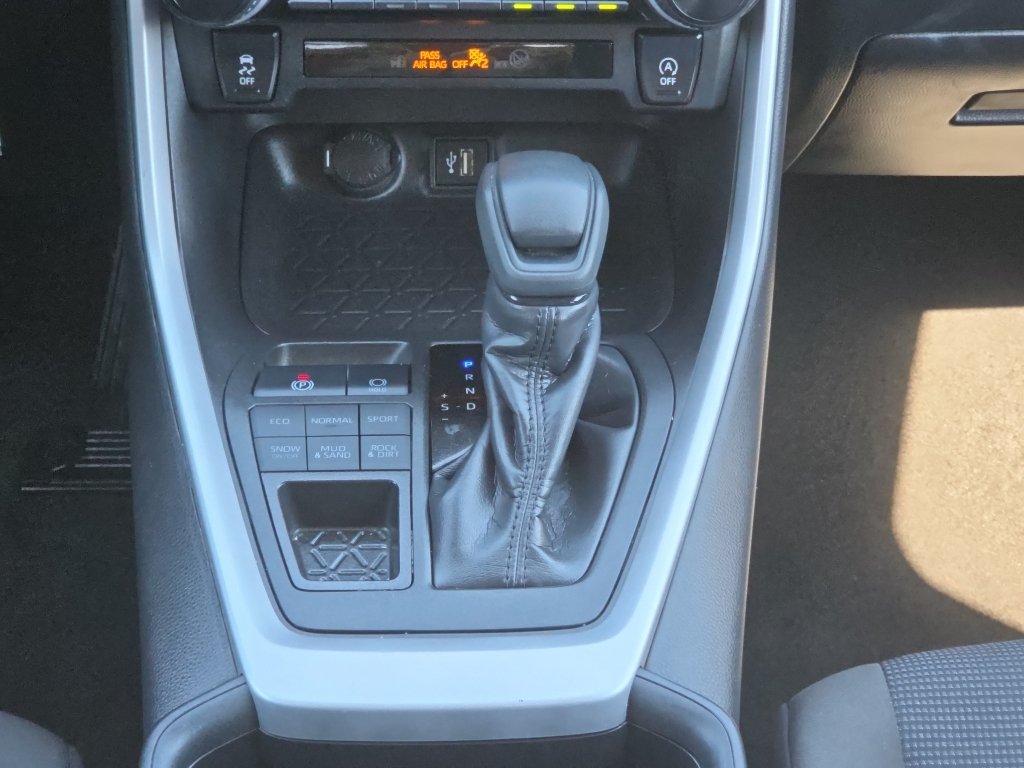 Certified 2025 Toyota RAV4 LE AWD/4WD image 24
