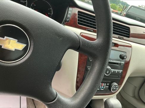 Used 2008 Chevrolet Impala LT FWD image 12
