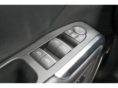 Used 2025 Chevrolet Traverse RS image 19