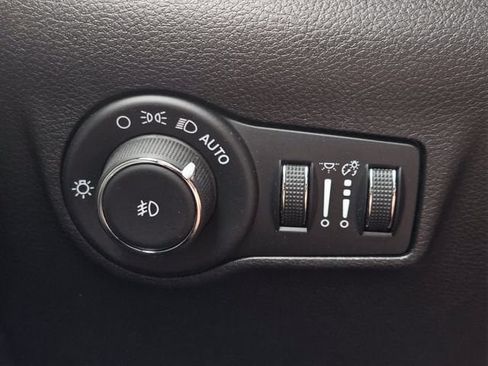 Used 2025 Jeep Compass Limited AWD/4WD image 21