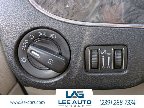 Used 2012 Chrysler Town & Country Touring image 19