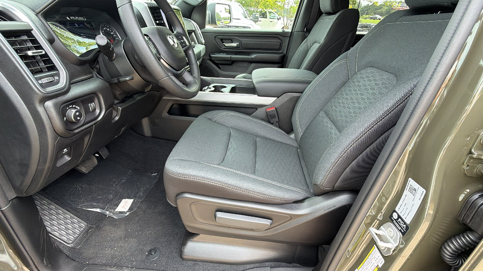 New 2026 RAM 1500 Express AWD/4WD image 18
