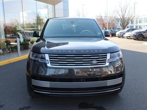 Used 2025 Land Rover Range Rover SV image 8