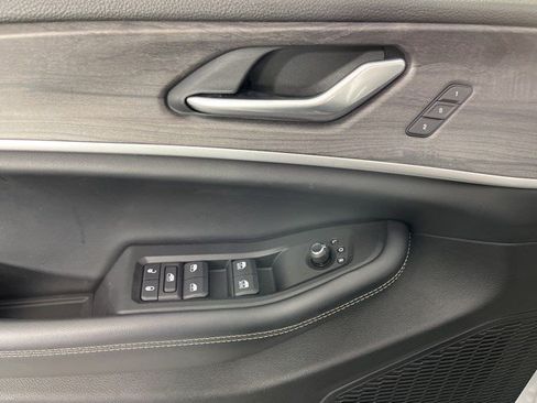 Used 2023 Jeep Grand Cherokee L Limited AWD/4WD image 29