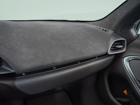 Used 2023 McLaren Artura RWD image 15