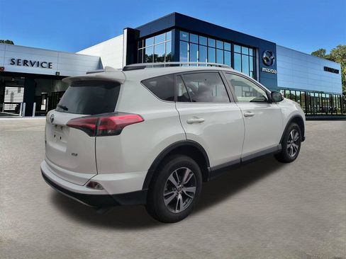 Used 2018 Toyota RAV4 XLE FWD image 4