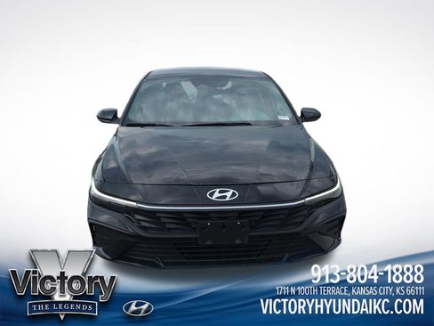 Used 2024 Hyundai Elantra SEL FWD image 8
