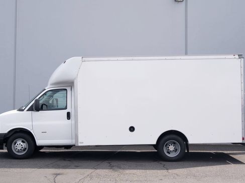 Used 2020 Chevrolet Express 3500 RWD image 18