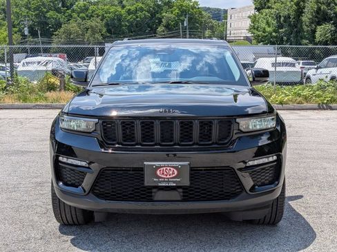 Used 2023 Jeep Grand Cherokee Limited w/ Black Appearance Package AWD/4WD image 11