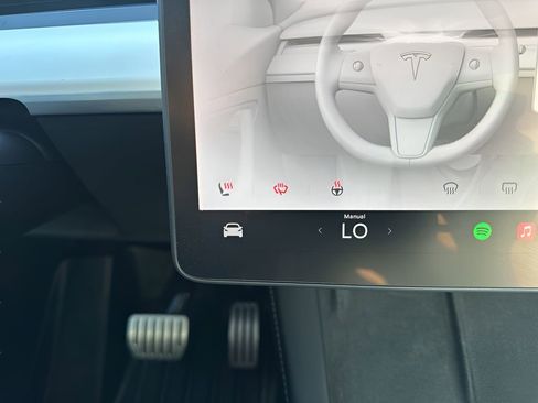 Used 2023 Tesla Model Y Performance image 22