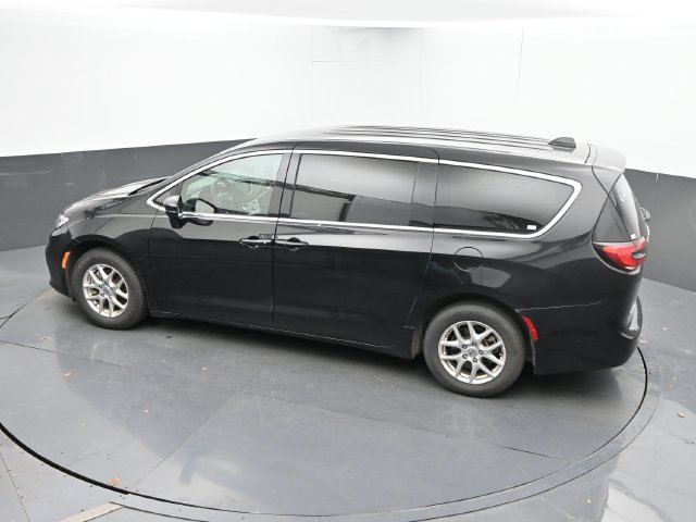 Used 2025 Chrysler Pacifica Select FWD image 44
